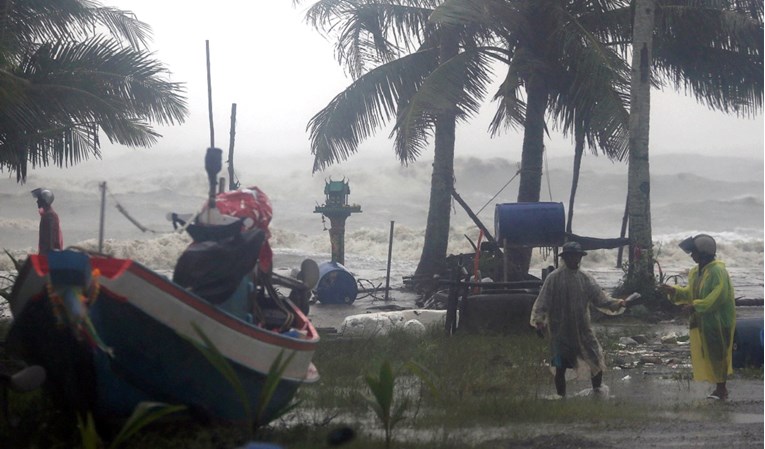 Jedna osoba poginula u silovitoj oluji na Tajlandu