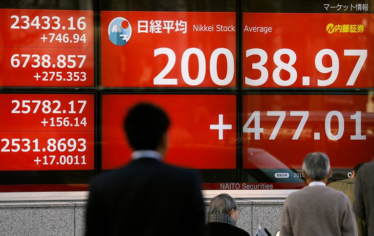 Azijske burze blago porasle, dolar ojačao