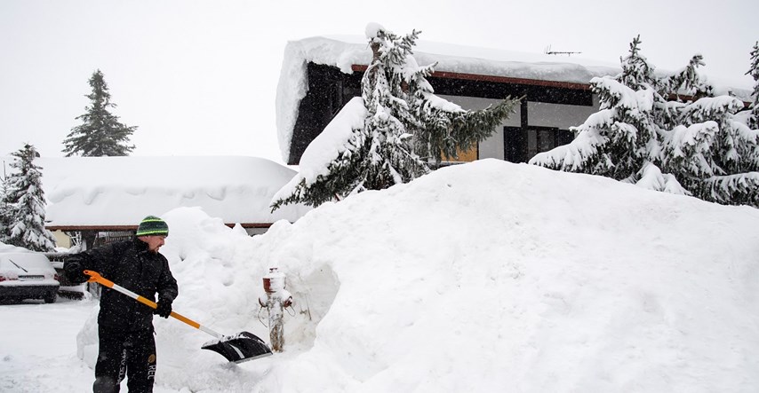 Pao snijeg u Austriji, odmah nastao kaos. Skoro deset tisuća domova bez struje