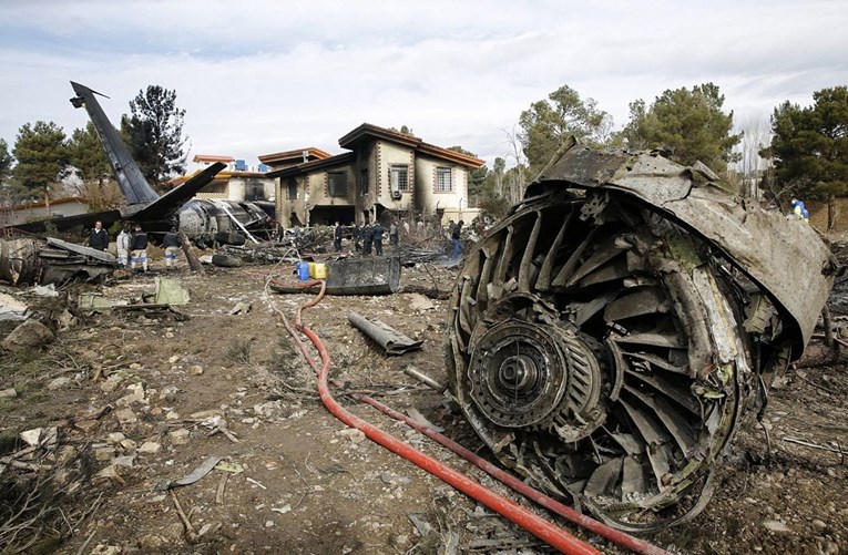 U Iranu se srušio Boeing 707, poginulo 15 osoba