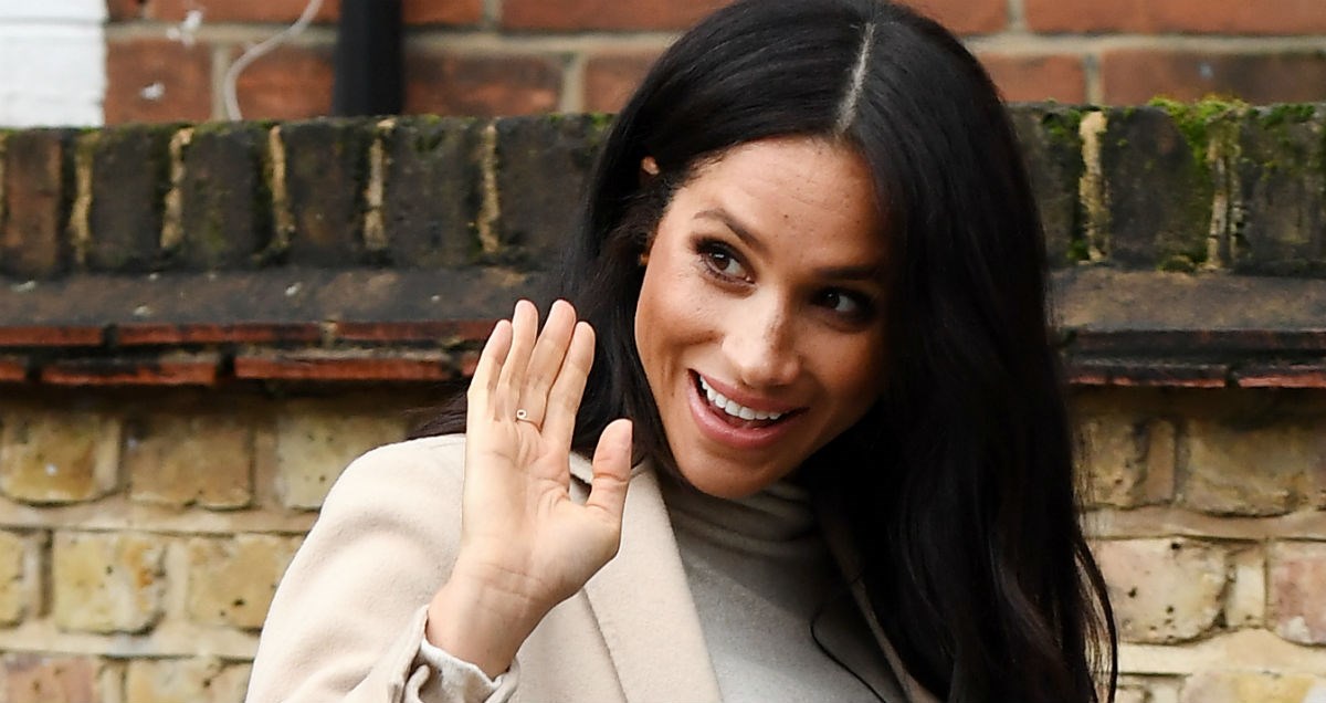 Sjajno jednobojno izdanje Meghan Markle s haljinom od 200 kuna