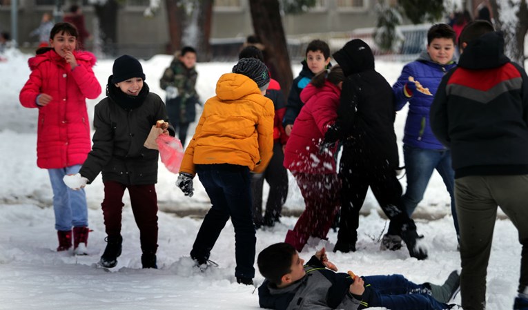 Srpska vlada produžila učenicima zimske praznike zbog gripe