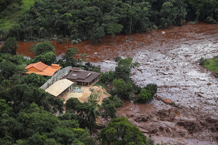 U mulju našli 37 tijela, potraga prekinuta, a više je od 300 nestalih u Brazilu