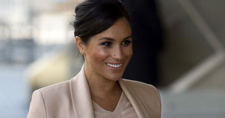 Meghan Markle blista u provjerenoj odjevnoj kombinaciji koja jamči luksuz