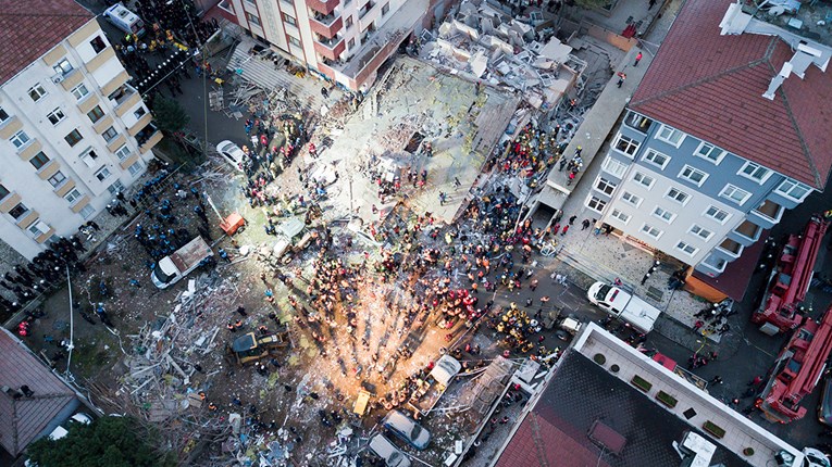 21 osoba je poginula u rušenju zgrade u Istanbulu