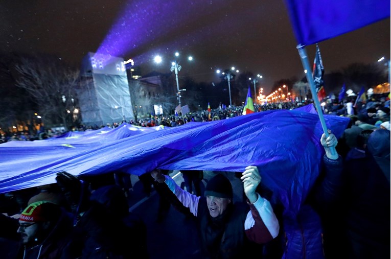 Tisuće Rumunja prosvjedovale diljem zemlje protiv vladinog utjecaja na pravosuđe