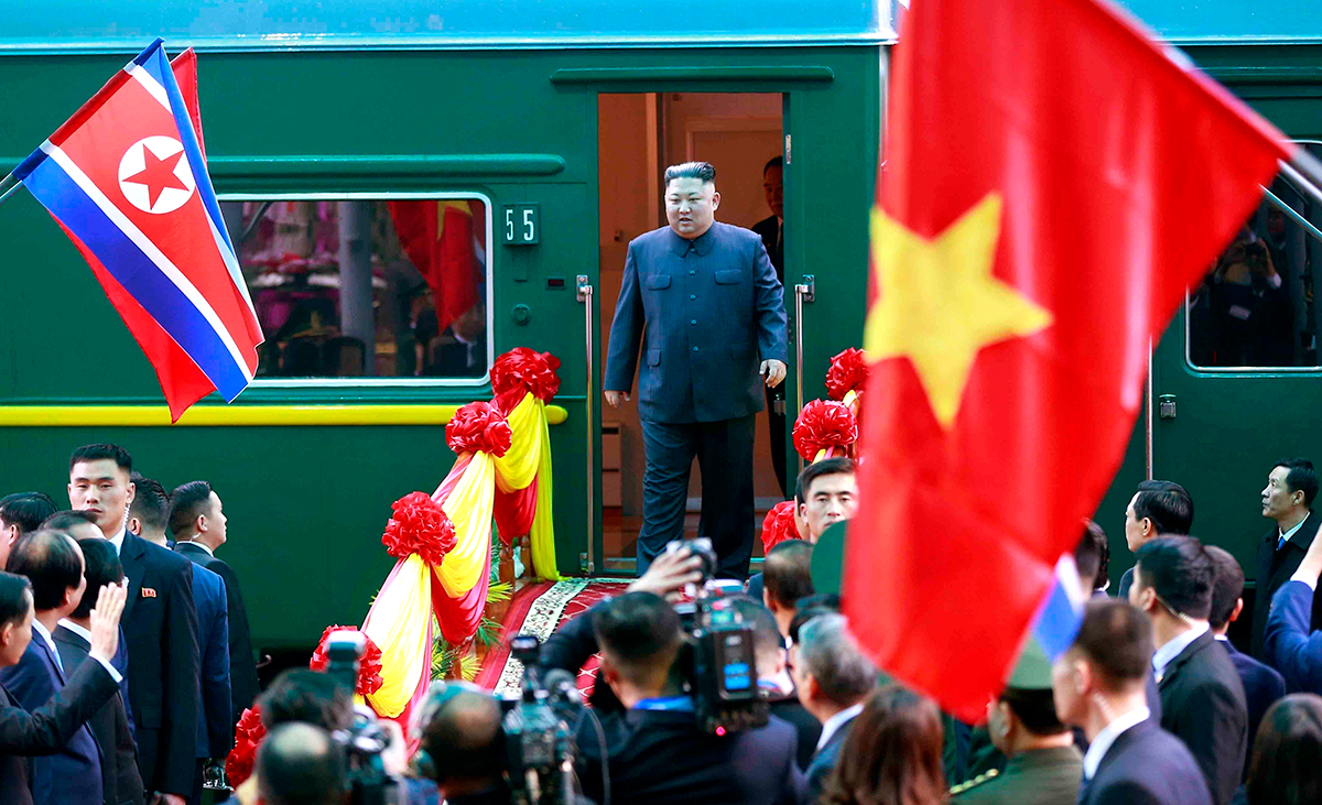 VIDEO Vijetnamci mahali i pozdravljali Kim Jong-una