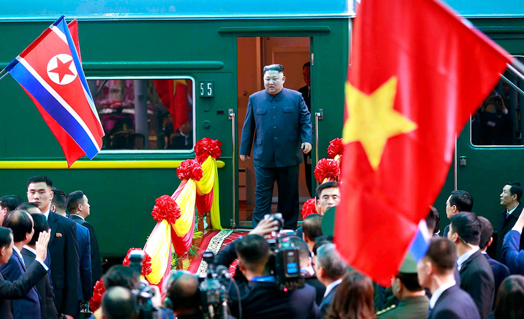 VIDEO Vijetnamci mahali i pozdravljali Kim Jong-una