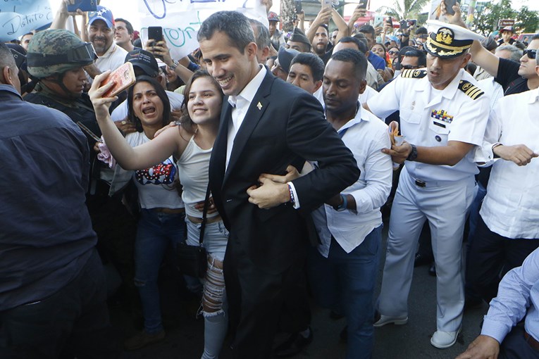 Guaidó se vratio u Venezuelu. Dočekan je kao zvijezda