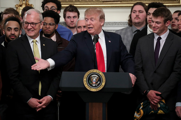 Trump: Istraga demokrata je podvala, ali ja surađujem sa svima