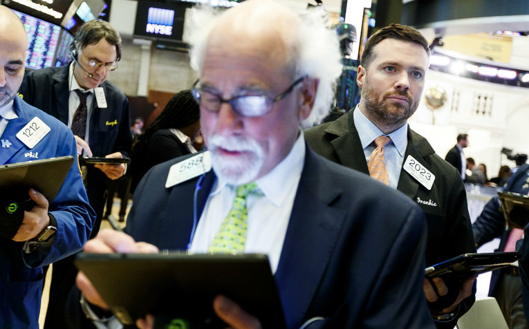 Ulagači zabrinuti, oprezno trgovali na Wall Streetu, indeksi stagnirali