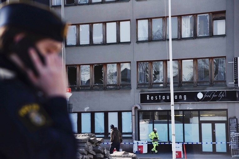 Eksplozija u Stockholmu, ozlijeđeno pet ljudi. Razbijeni auti, prozori, hotel...