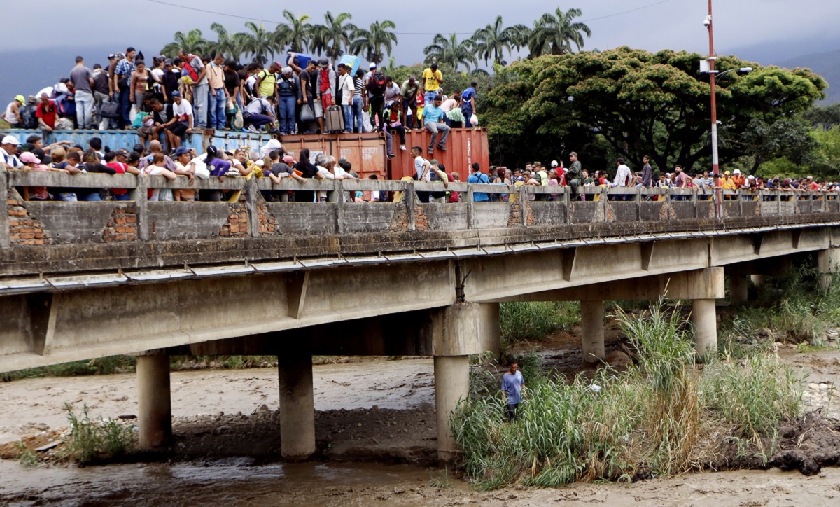 Tisuće Venezuelaca probilo Madurove barikade, pobjegli su u Kolumbiju