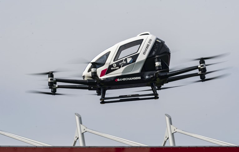 U Kini su ljudima počeli dostavljati stvari dronovima