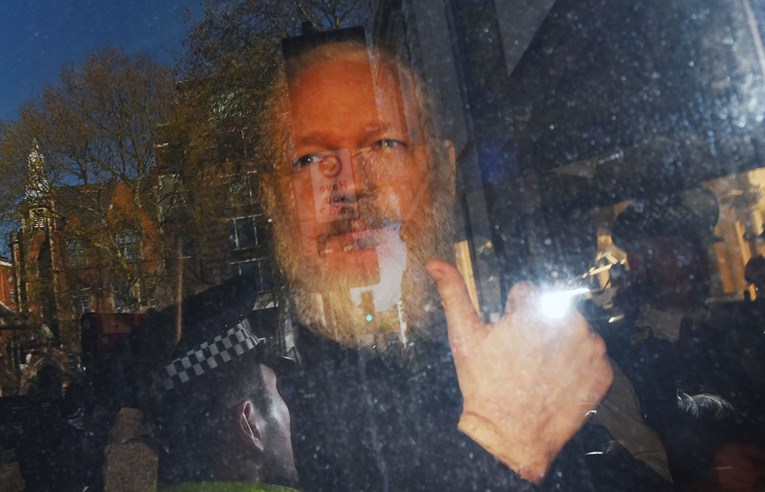 Uhićen Julian Assange. Objavljeni detalji akcije i razlog uhićenja