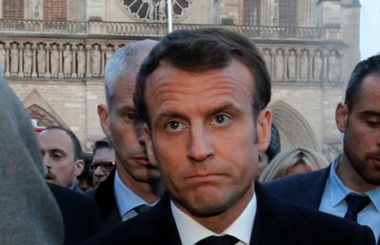 Macron: Izbjegnuto je najgore. Ponovno ćemo izgraditi Notre-Dame