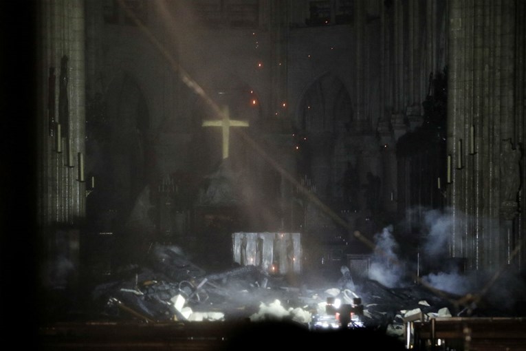 FOTO Objavljene prve fotografije unutrašnjosti Notre-Damea nakon požara