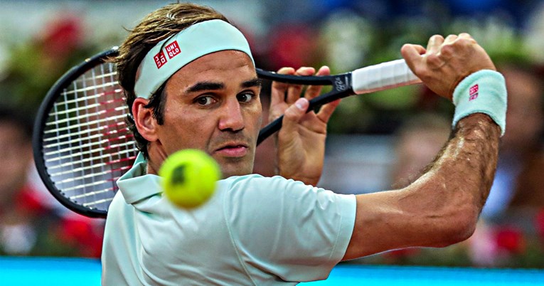 Federer se vratio na zemlju nakon 1060 dana i rutinski došao do pobjede