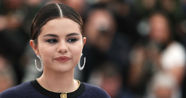 Selena Gomez je pokorila Cannes nizom elegantnih stajlinga