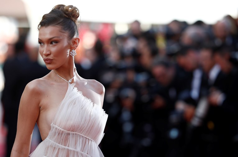 Bella Hadid u prozirnoj bijeloj haljini zasjala poput princeze