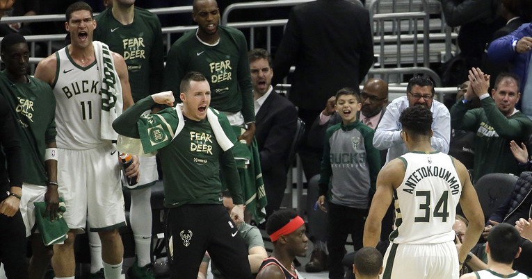 Bucksi slavili protiv Raptorsa i došli na pola puta do finala