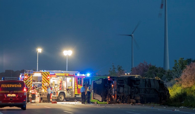 U nesreći FlixBusa u Njemačkoj poginula jedna osoba, preko 60 ozlijeđeno