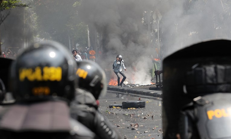 Objavljeni rezultati izbora u Indoneziji, izbili neredi, poginulo šest osoba