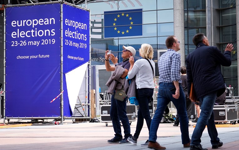 Danas na EU izborima glasaju Česi i Irci