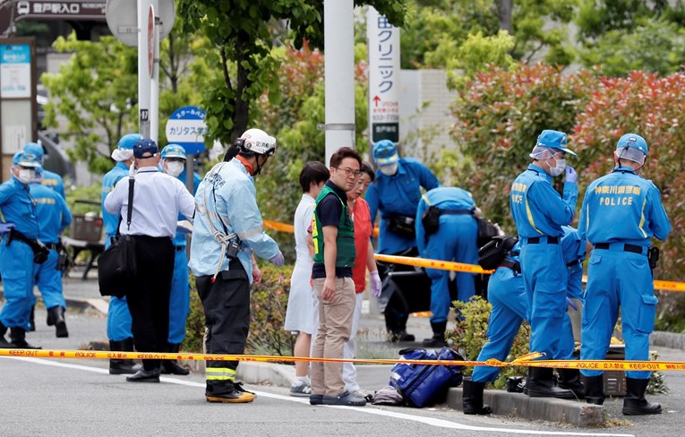 Nožem napao školarke u Japanu, ubio curicu, muškarca i sebe. 18 ljudi ozlijeđeno