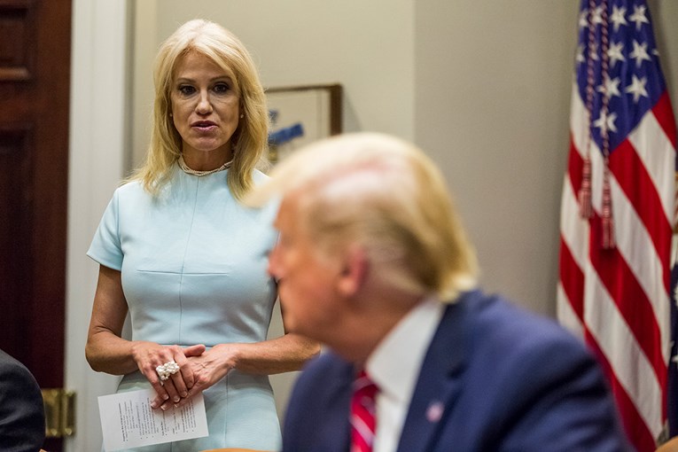 Trumpova savjetnica Conway trebala bi dobiti otkaz zbog političkih komentara