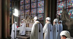 VIDEO U Notre-Dameu održana prva misa nakon strašnog požara