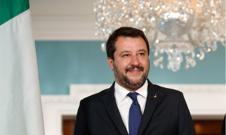 Istraga protiv Salvinija obustavljena. Brod s migrantima nezakonito u Italiji