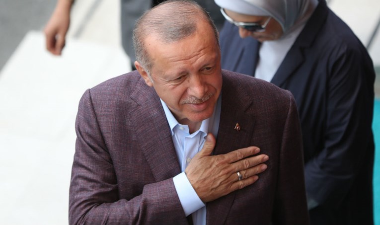 Zatvorena su birališta u Istanbulu, čekaju se rezultati. Gubi li Erdogan opet?