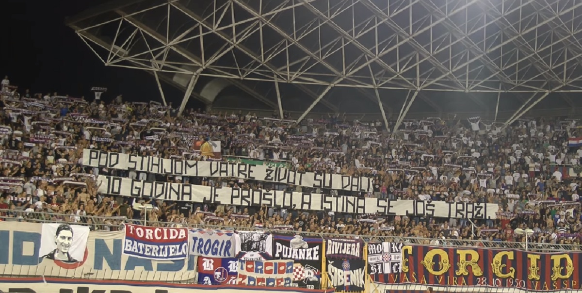 Torcida dizala transparente u čast vatrogasaca, a trojicu je poslala u bolnicu