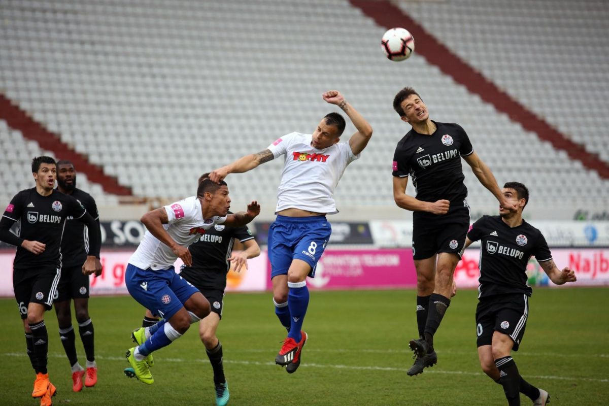 HAJDUK - BELUPO 2:2 Splićani ni peti put u nizu nisu svladali Slaven