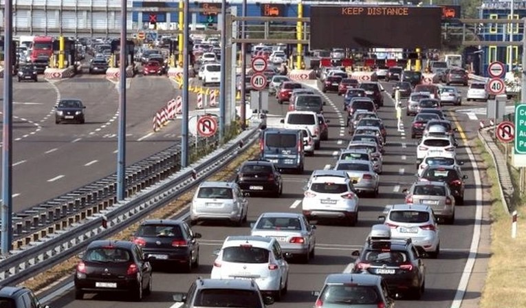 Danas se očekuju gužve na cestama, a posebno na autocestama