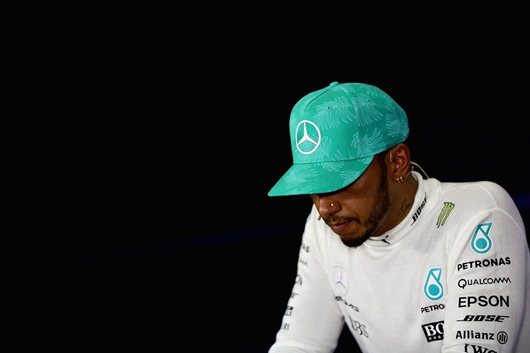 Žestoka kazna za Hamiltona zbog incidenta s Raikkonenom