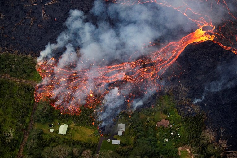 VIDEO Lava iz vulkana na Havajima u jednoj noći uništila stotine domova