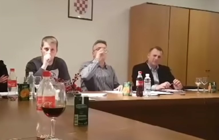Svađa u Dugopolju: HSP traži križ u vijećnici, HDZ ga ne želi