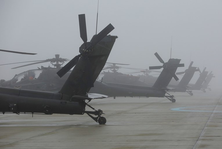 Američki borbeni helikopteri sletjeli na Pleso, pogledajte kako izgledaju