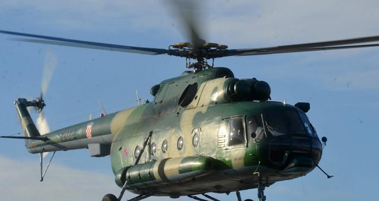 Kod otoka Jabuke spašen ribar, sudjelovao i vojni helikopter