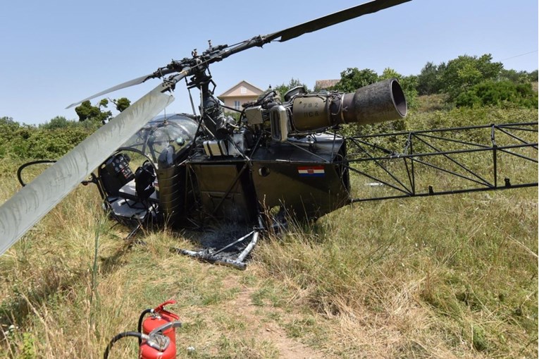 Helikopter prisilno sletio na Zlarin, dijelovi padali po otoku: "Lupilo je jako"