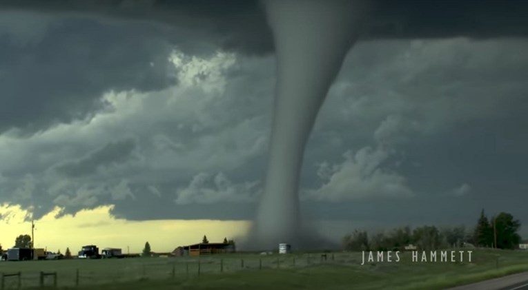 Lovac na oluje iz auta snimio impresivni tornado koji djeluje potpuno nestvarno