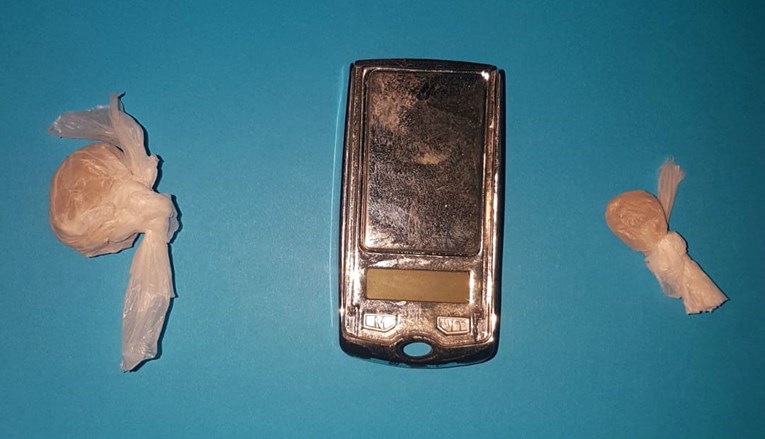 Splitska policija pohvalila se zapljenom 4 grama heroina, objavili i fotografiju