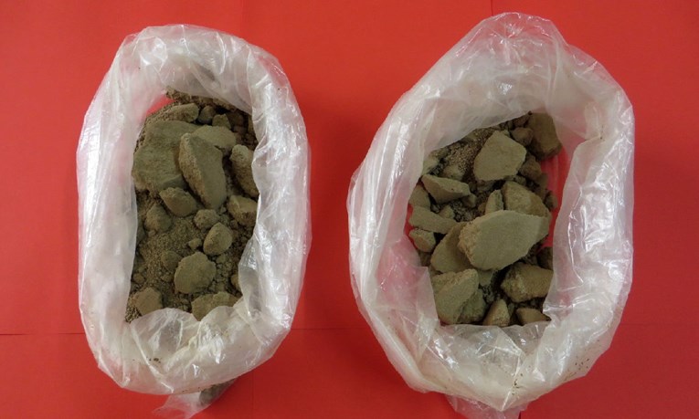 Dva Slovenca na Bajakovu pokušala prokrijumčariti 2.9 kilograma heroina