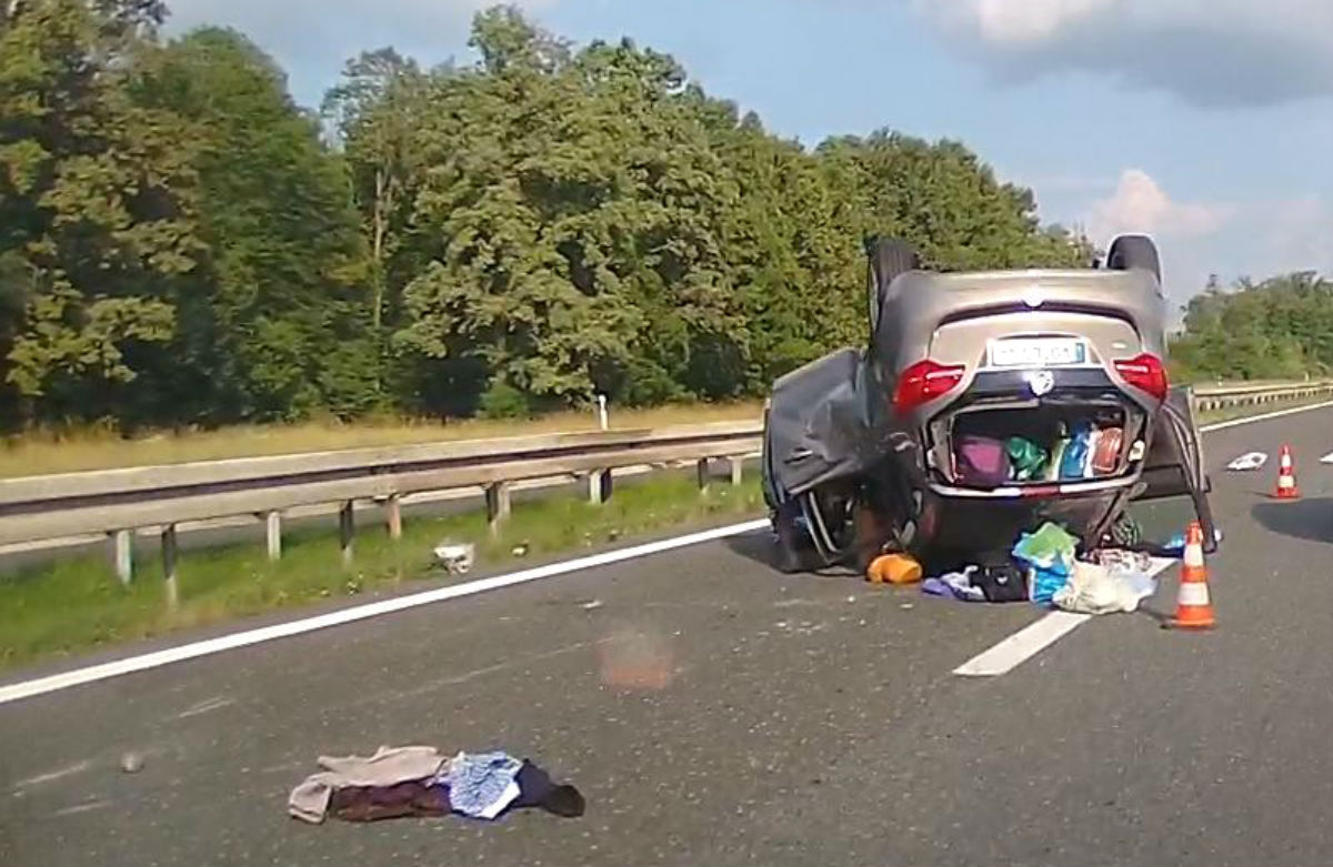 Nesreća na A3: Auto na krovu nakon sudara s kamionom, troje ljudi ozlijeđeno