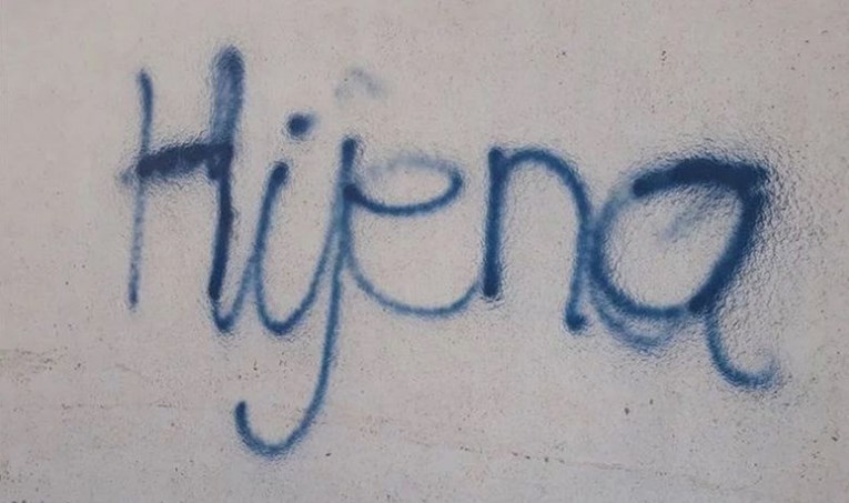 Pokušali provaliti u stan novinarke Slobodne, na zidu joj napisali "Hijena"