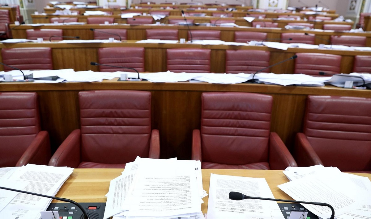 Sutra se zastupnici vraćaju na posao