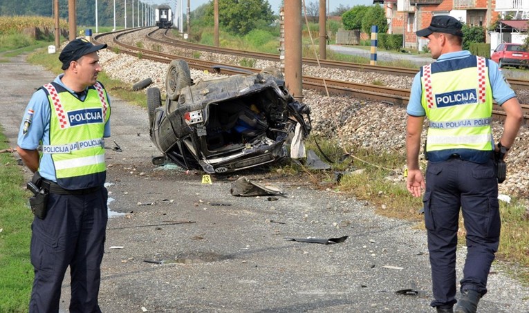 Vlak je jutros kod Slavonskog Broda usmrtio oca dvoje djece