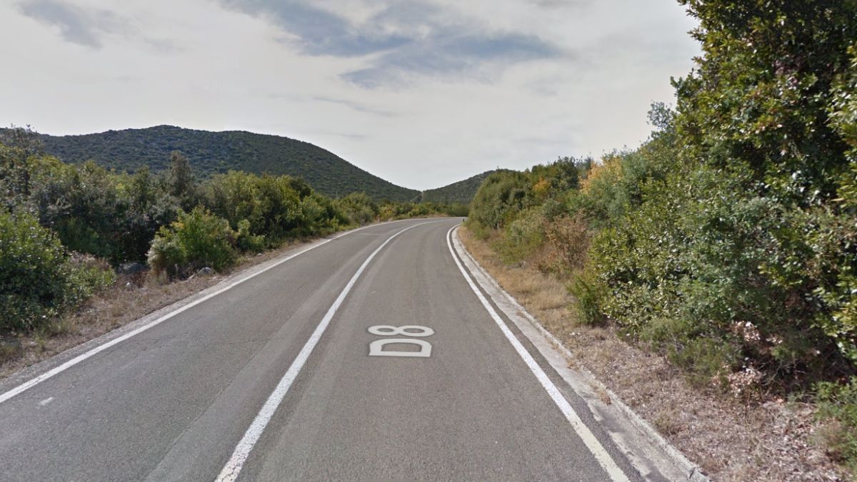 Kod Ploča poginuo motociklist, pao je i otklizao pod auto iz suprotnog smjera